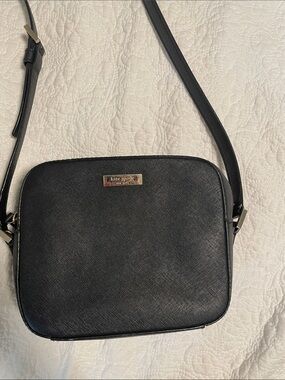 kate spade black saffiano crossbody with gold plaque